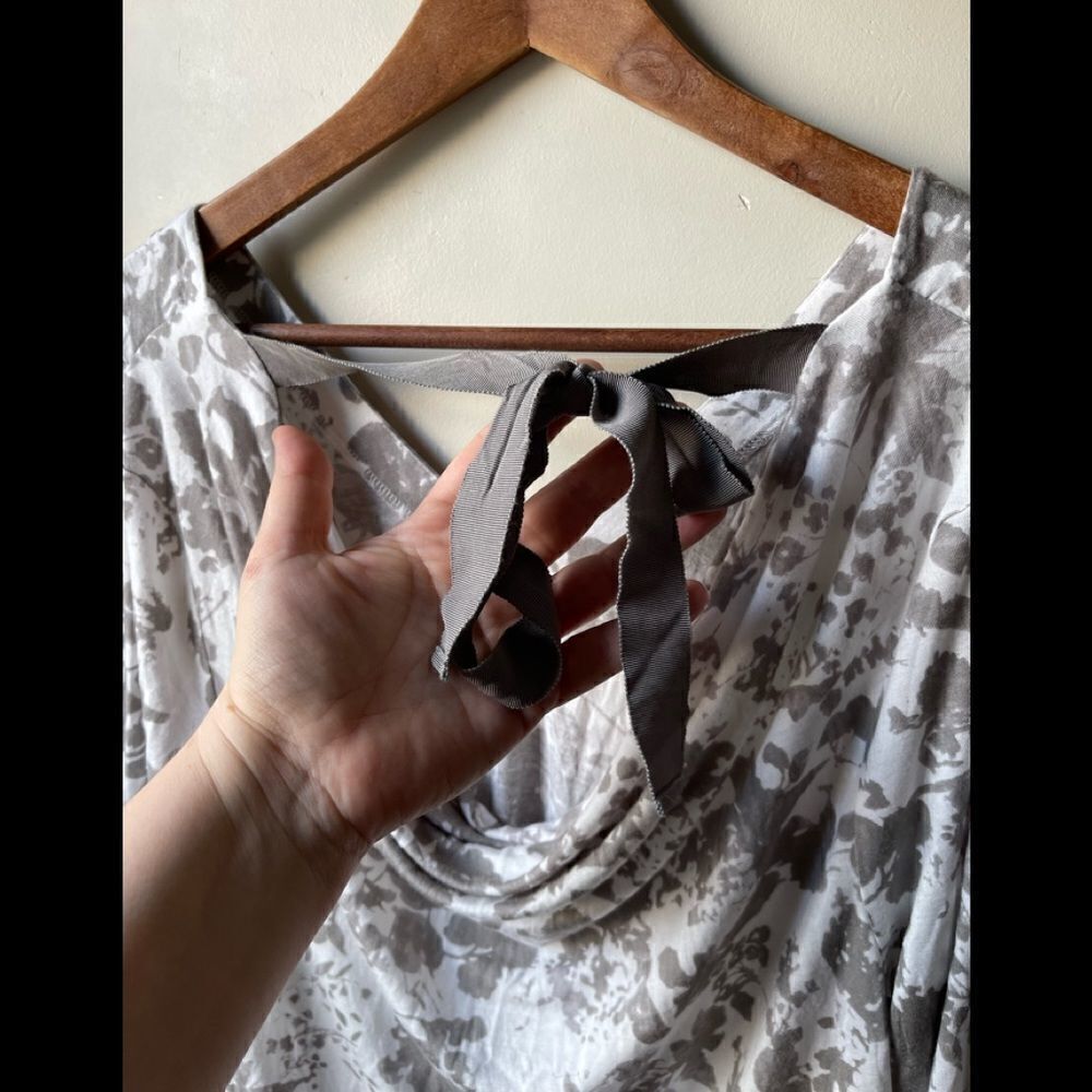 𝅺anthropologie Post stamp v-neck floral drop back tie  3/4 sleeve top Large - Picture 6 of 11